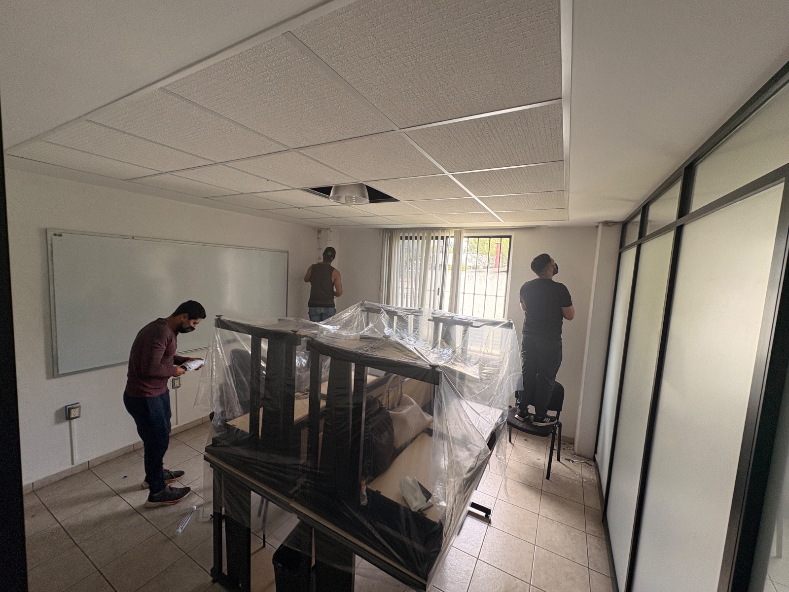 Jornada de mantenimiento en el edificio de Posgrado, fotografía 3 de 13