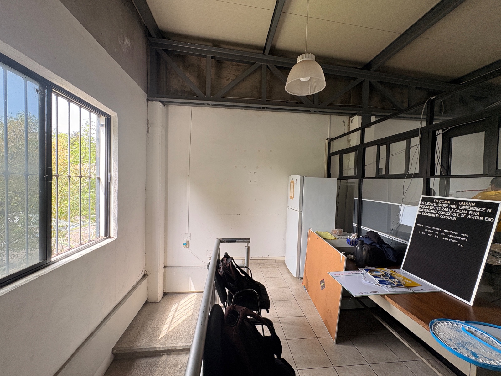 Jornada de mantenimiento en el edificio de Posgrado, fotografía 5 de 13